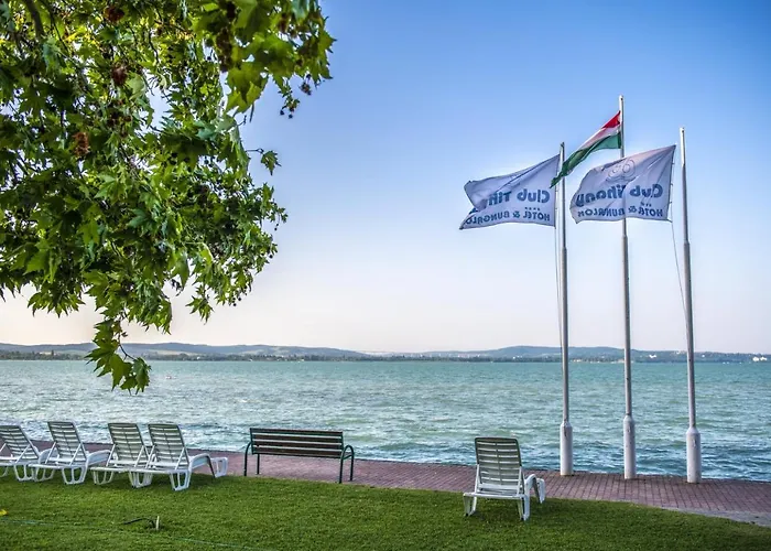 提哈尼俱乐部简易别墅酒店 4* 蒂豪尼